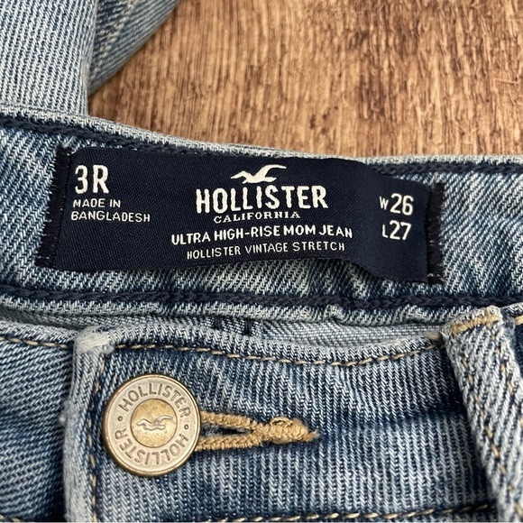 Hollister Ultra High Rise Mom Jean Blue Tapered Flower Embroidered Size 26 - Picture 3 of 4